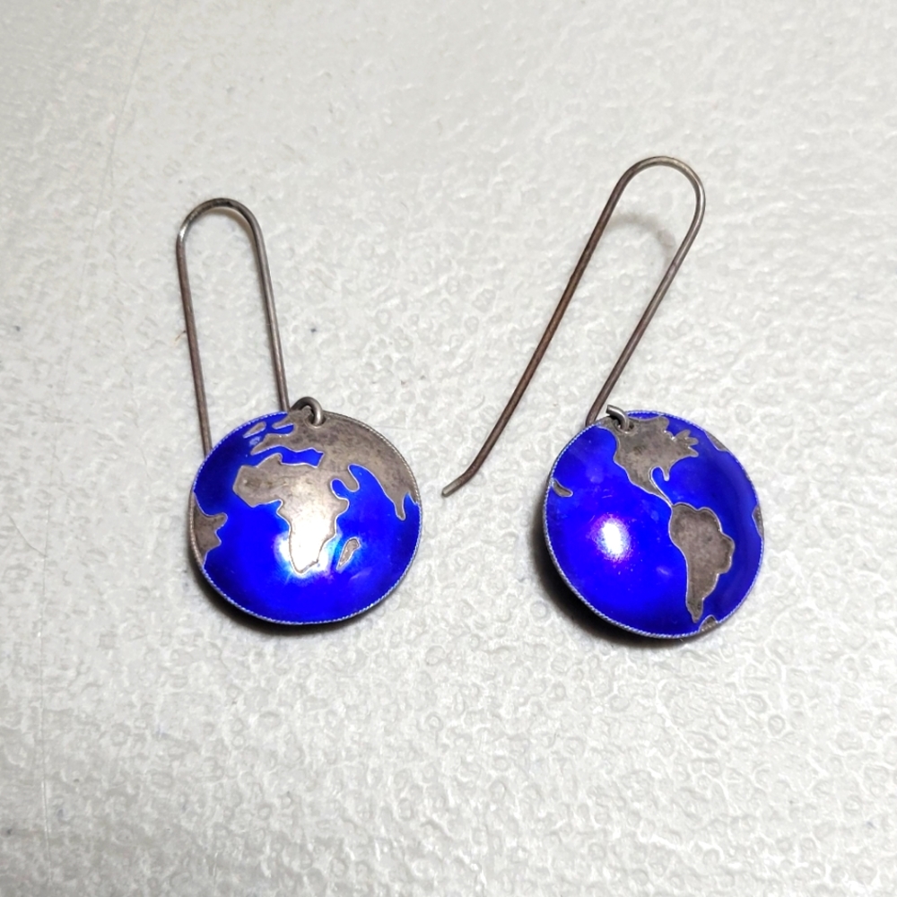 Vintage Sterling Silver Earth earrings